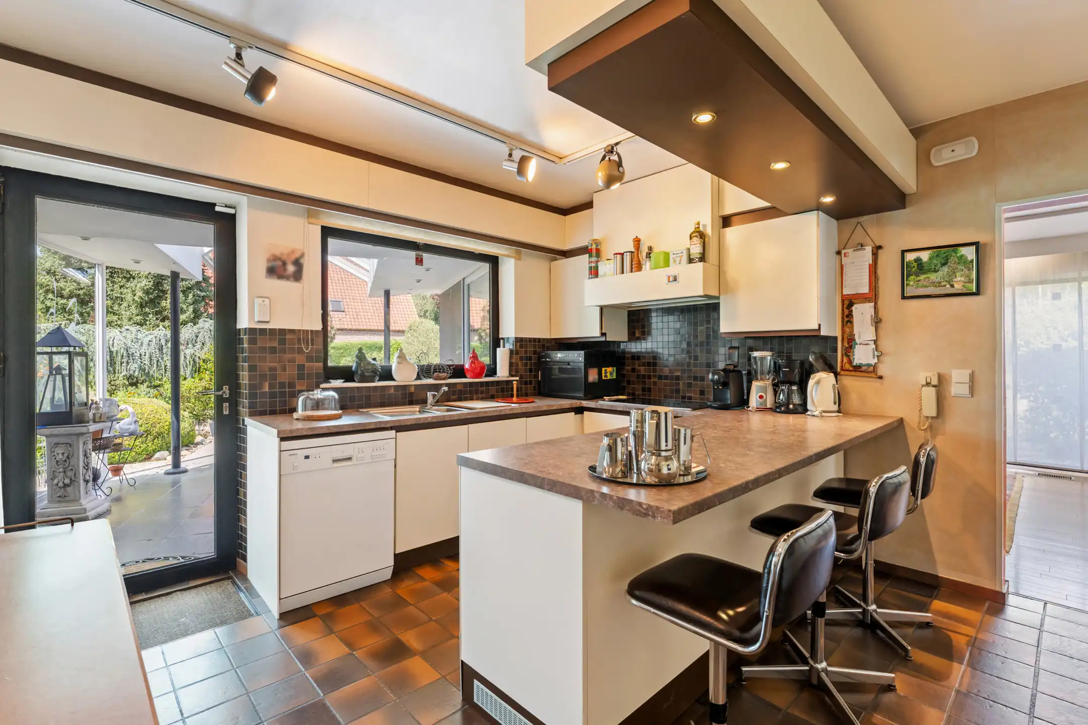 Verrassend eigentijdse woning inclusief bouwgrond foto 17