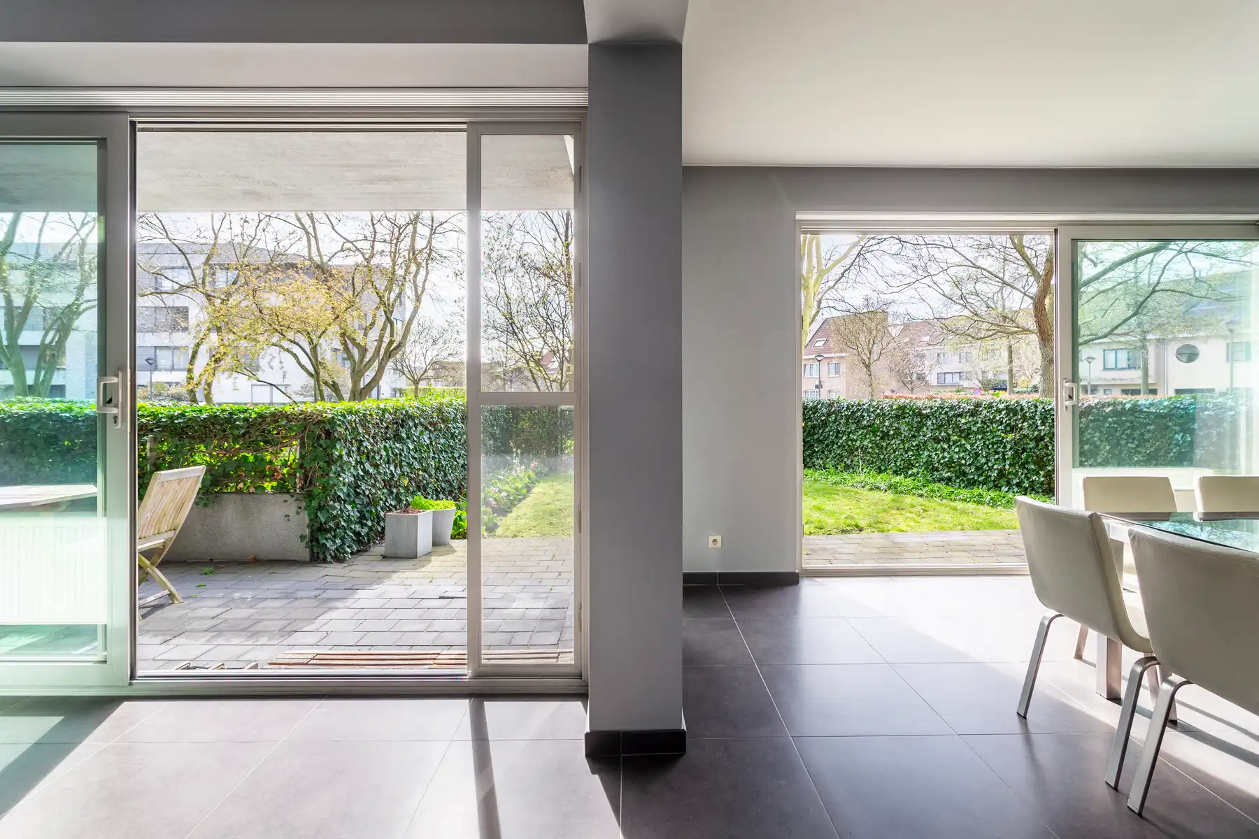 Instapklaar 3-slaapkamerappartement met tuin te Berchem foto 6