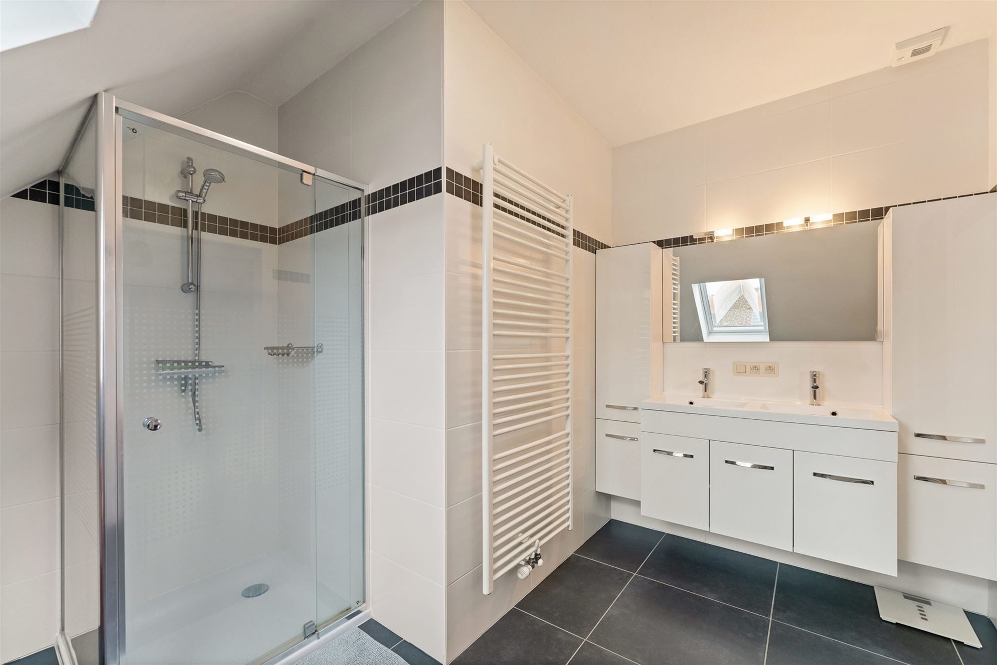 RECENT, ENERGIEZUINIG APPARTEMENT MET LIFT EN GARAGE! foto 18