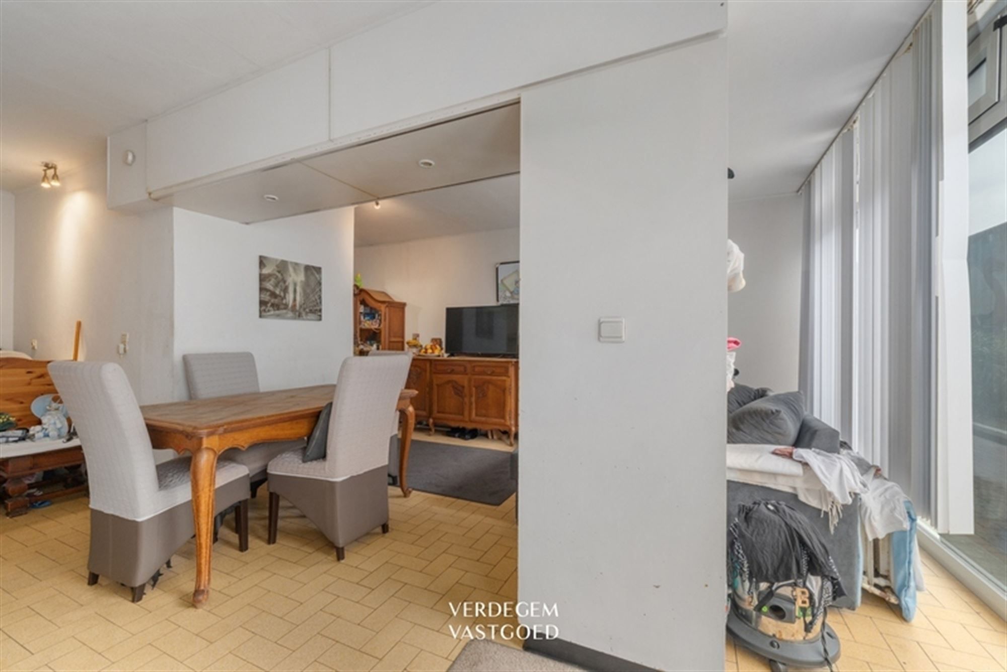 Ruime lichtrijke studio met open keuken en ondergrondse berging foto 6
