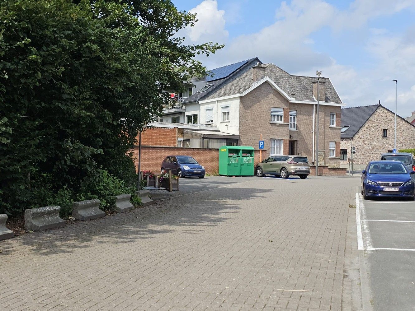 Karaktervolle driegevelwoning met tuin en garage foto 11