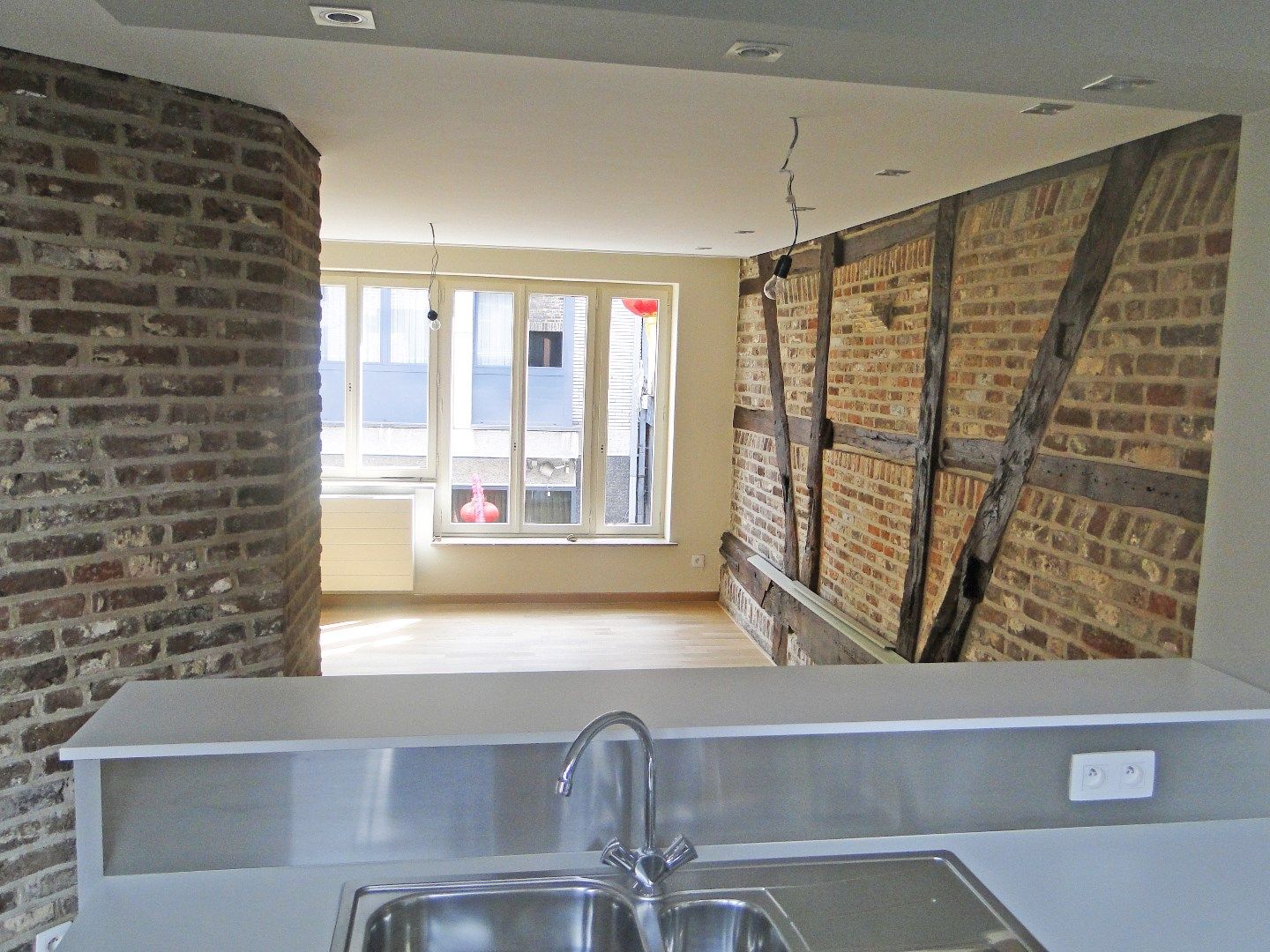 Gezellige studio met twee slaapkamers in hartje Maaseik foto 6