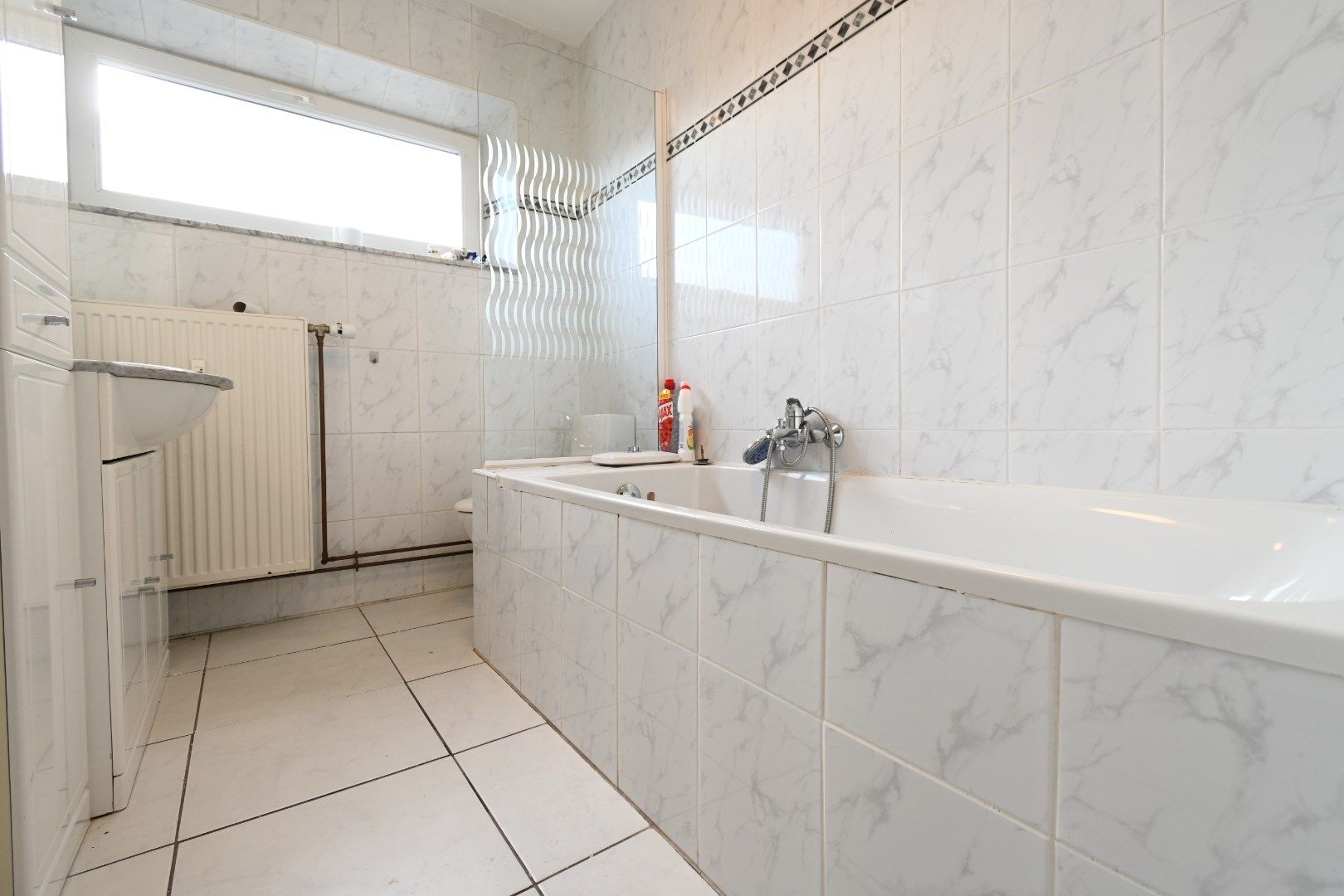 Degelijk appartement met 2 slaapkamers in centrum Hoeselt foto 13