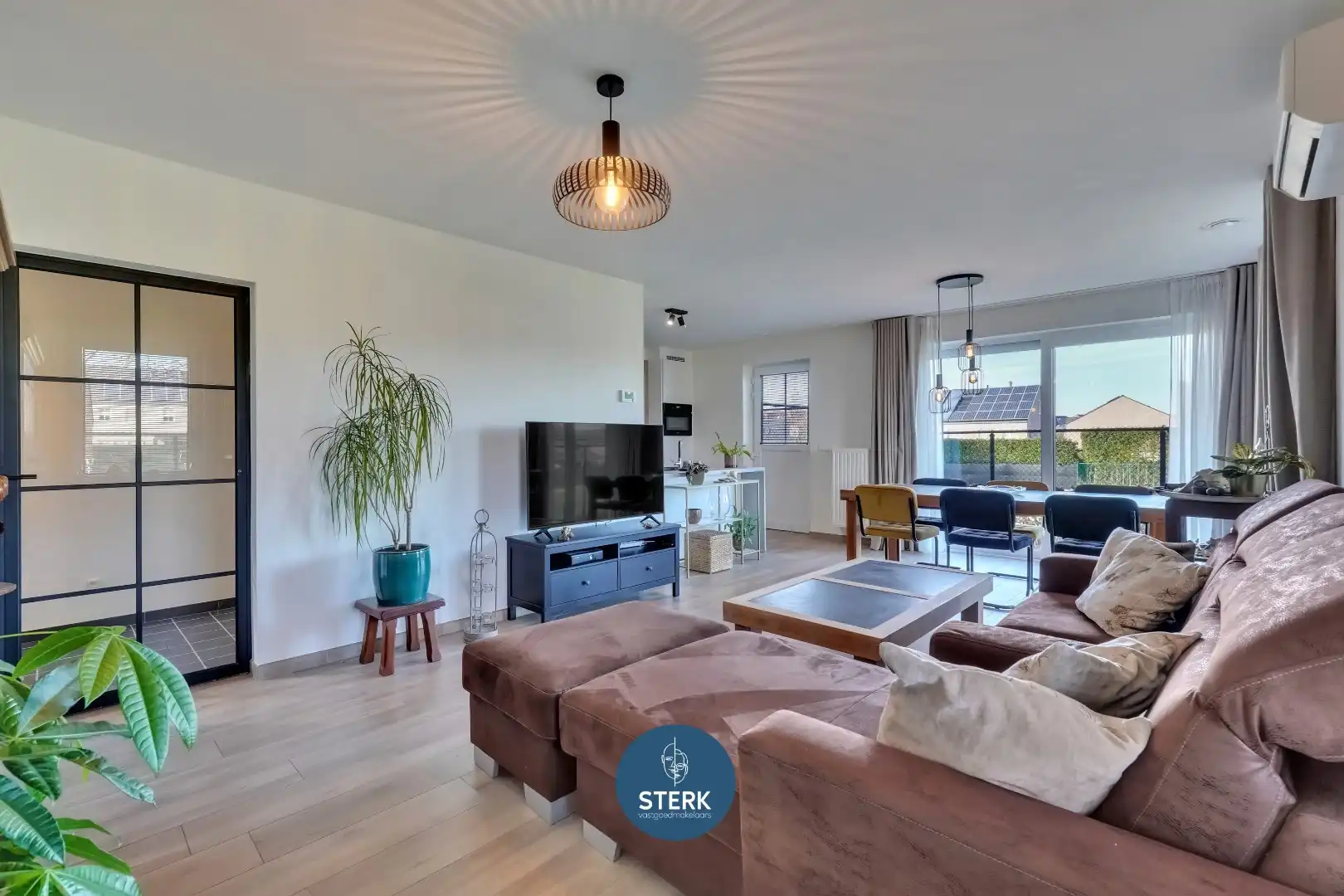 INSTAPKLARE GEZINSWONING MET EPC LABEL A NABIJ DE GRENS TE VELDWEZELT ! foto 2