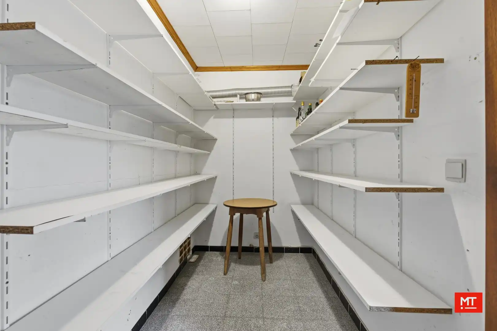 Ruime alleenstaande woning te koop op een rustige locatie te Beselare foto 6