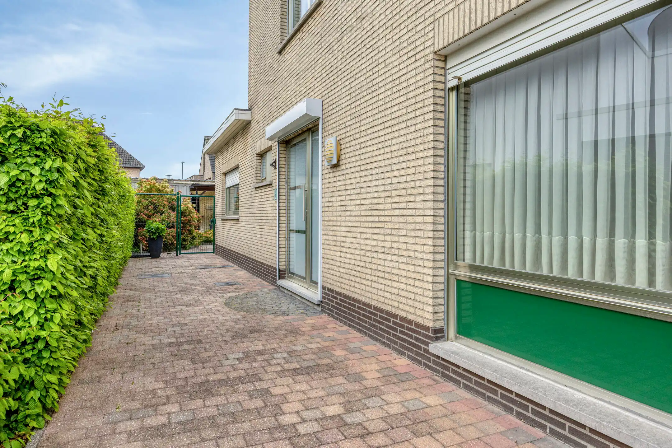 Ideale gezinswoning met 3 slaapkamers en dubbele garage foto 3