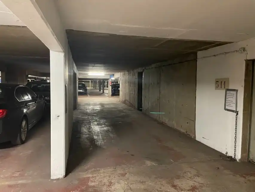 Ondergrondse parkeerplaats foto 2