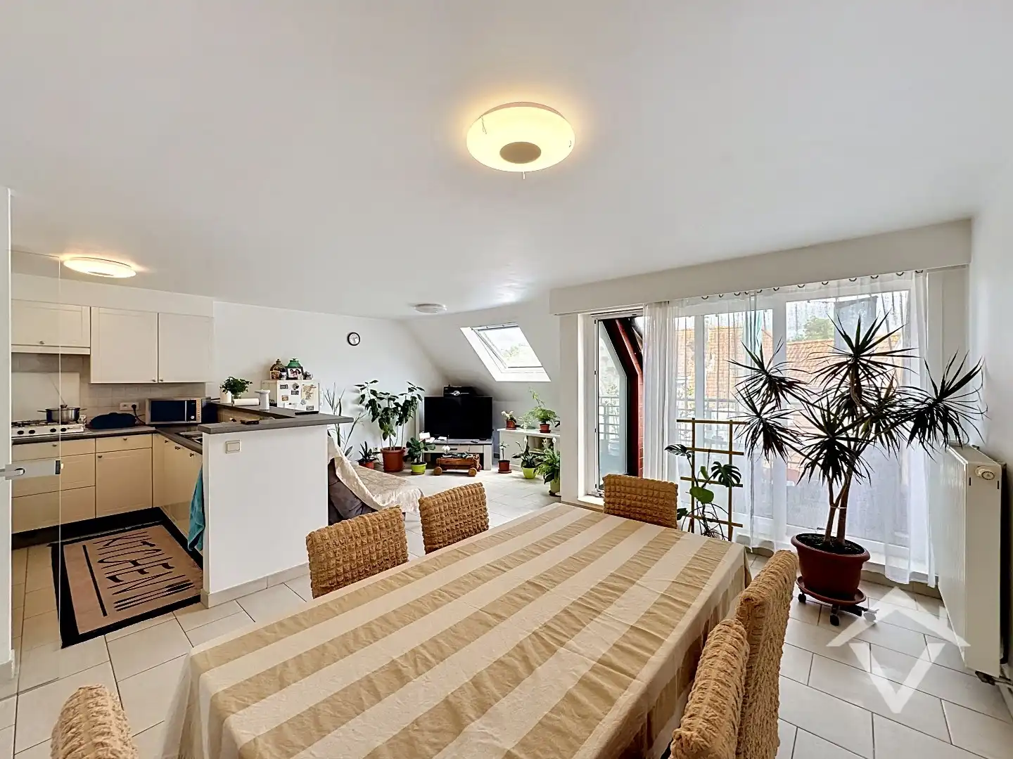 Instapklaar appartement met 4 slaapkamers en 2 badkamers in centrum Gistel foto 4