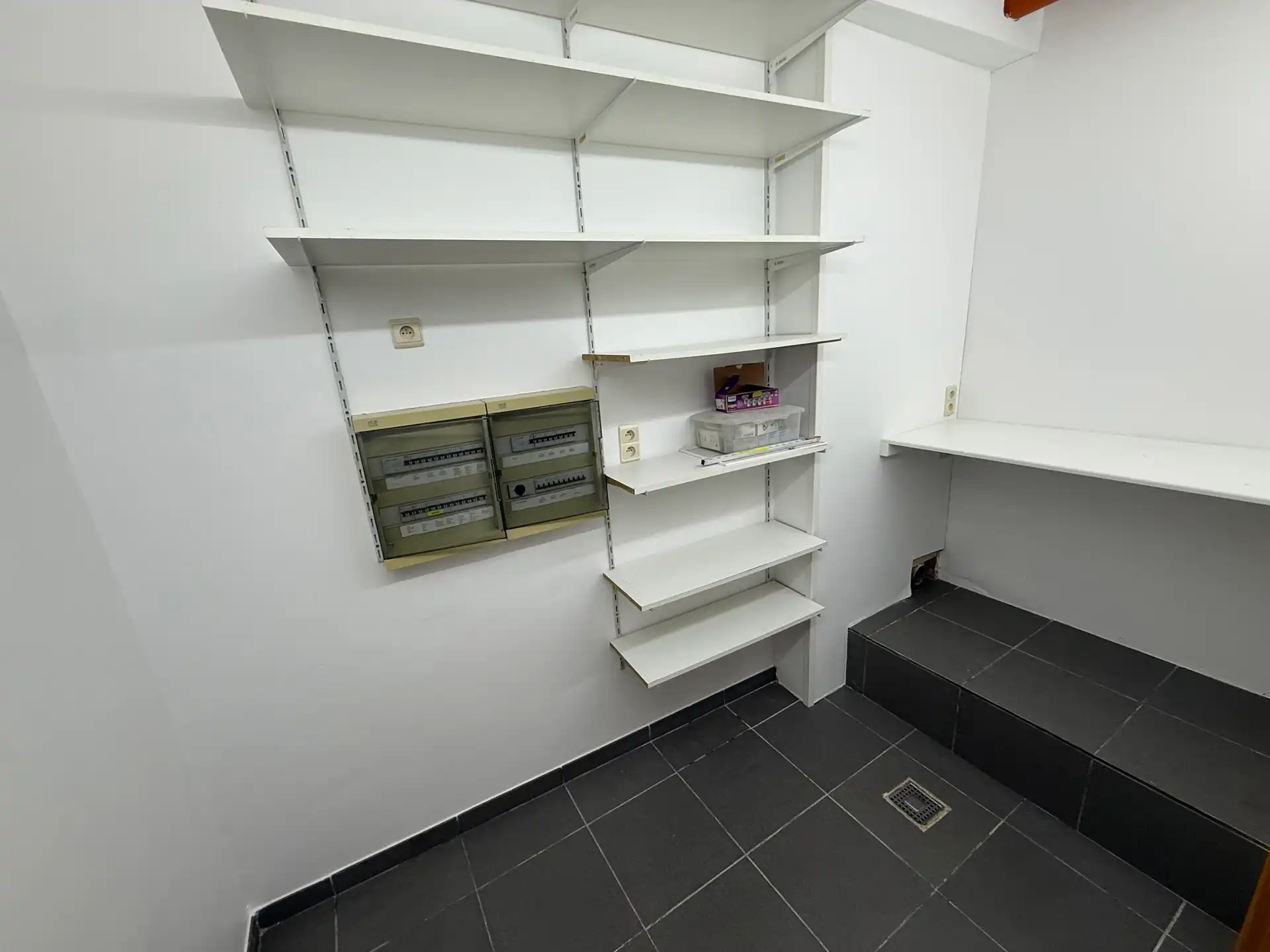 AALST-CENTRUM - Commercieel handelspand met ruim appartement op TOPlocatie. foto 31