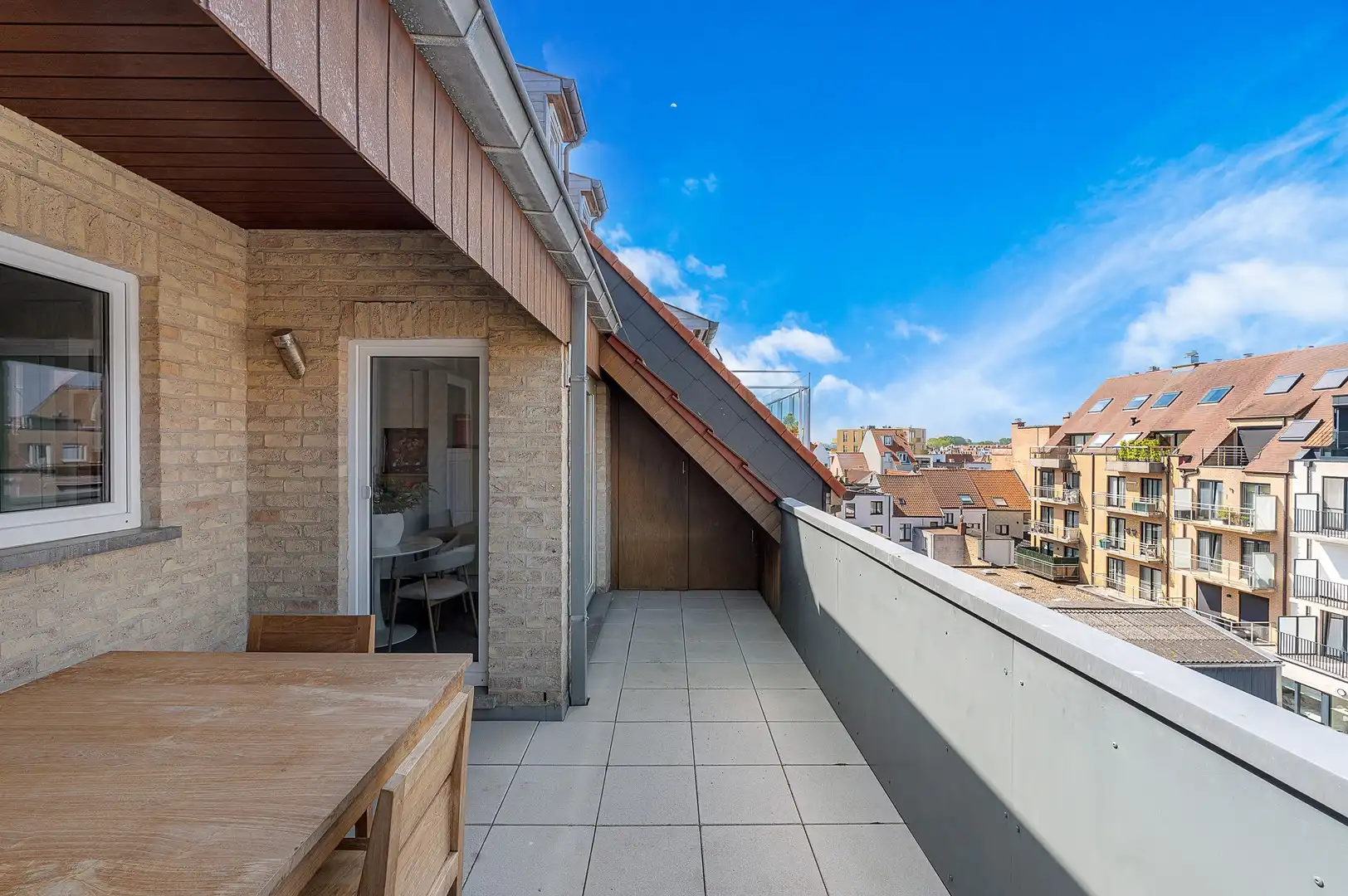 Appartement met unieke terrassen gelegen op wandelafstand van de zee en de winkels. foto 15