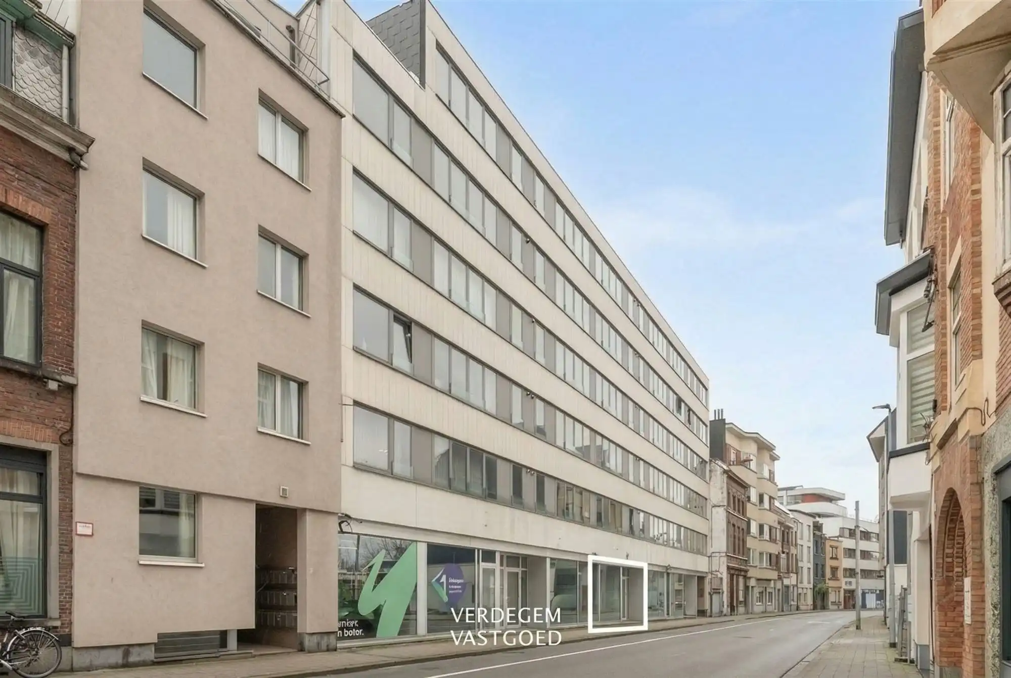 Centraal gelegen kantoor of appartement met 1 of 2 slaapkamers en autostaanplaats foto 3