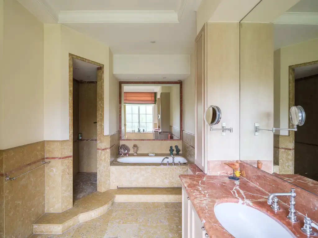 Exclusief landhuis met voormalig koetshuis, gelegen op een prachtig domein van circa 34.000 m² in Evergem foto 22