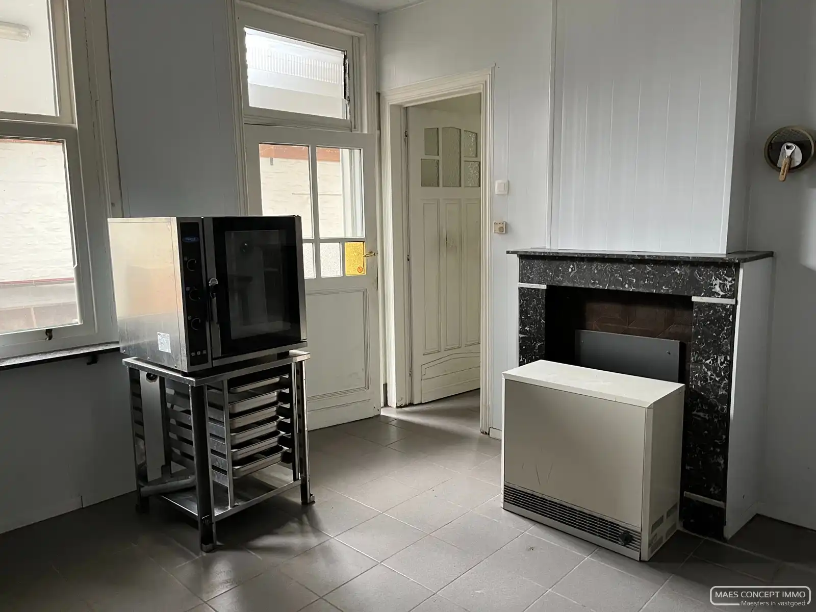 Centraal gelegen handelspand te huur in Anzegem langs drukke invalsweg foto 10