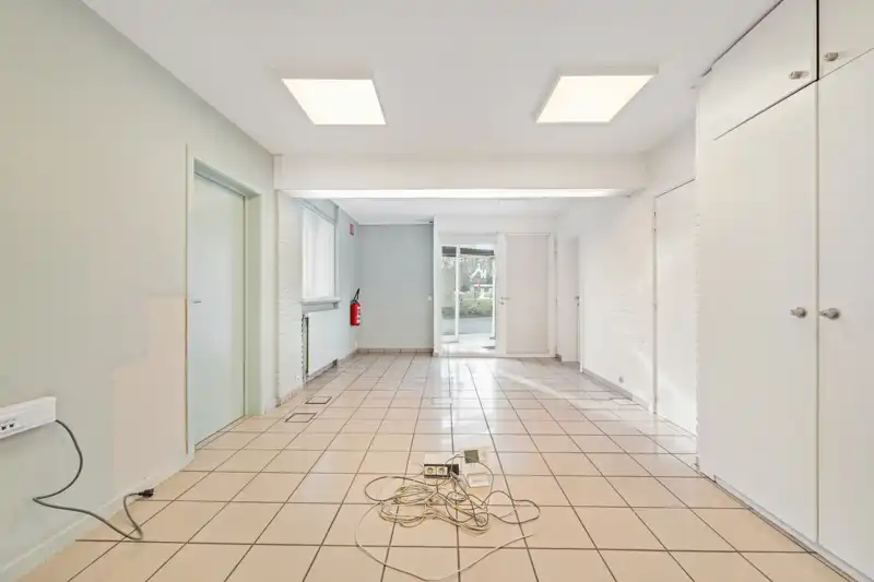 Ruim gelijkvloers pand met potentieel – 140 m² – om te vormen tot appartement foto 4