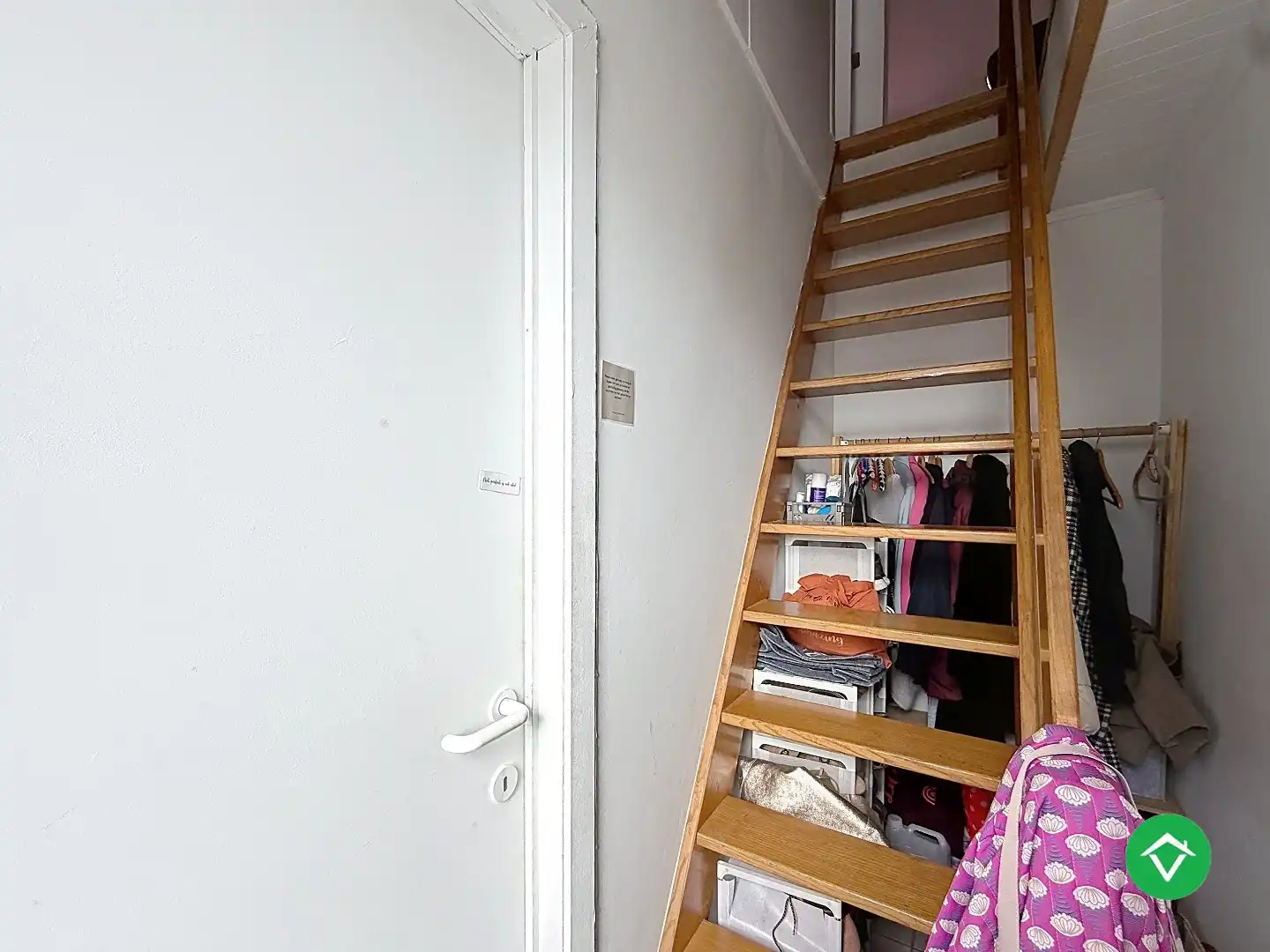 Woning met twee slaapkamers en tuin te Eernegem foto 2