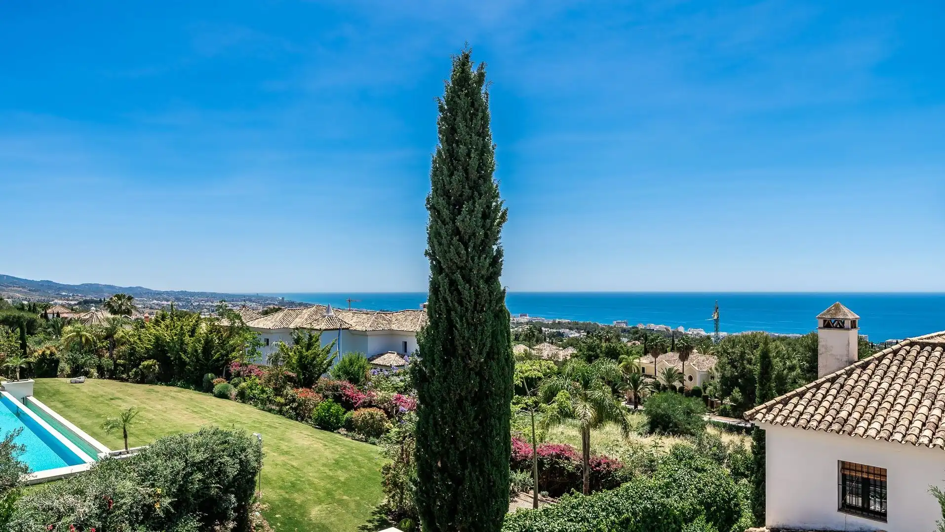 Recent gebouwde villa op toplocatie in Sierra Blanca foto 2