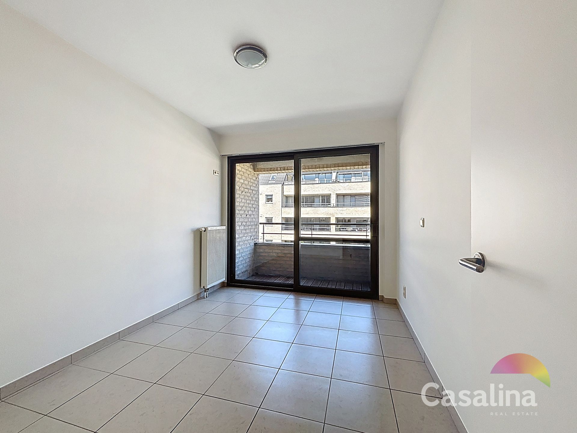 Ruim drie slaapkamer appartement te huur  foto 11