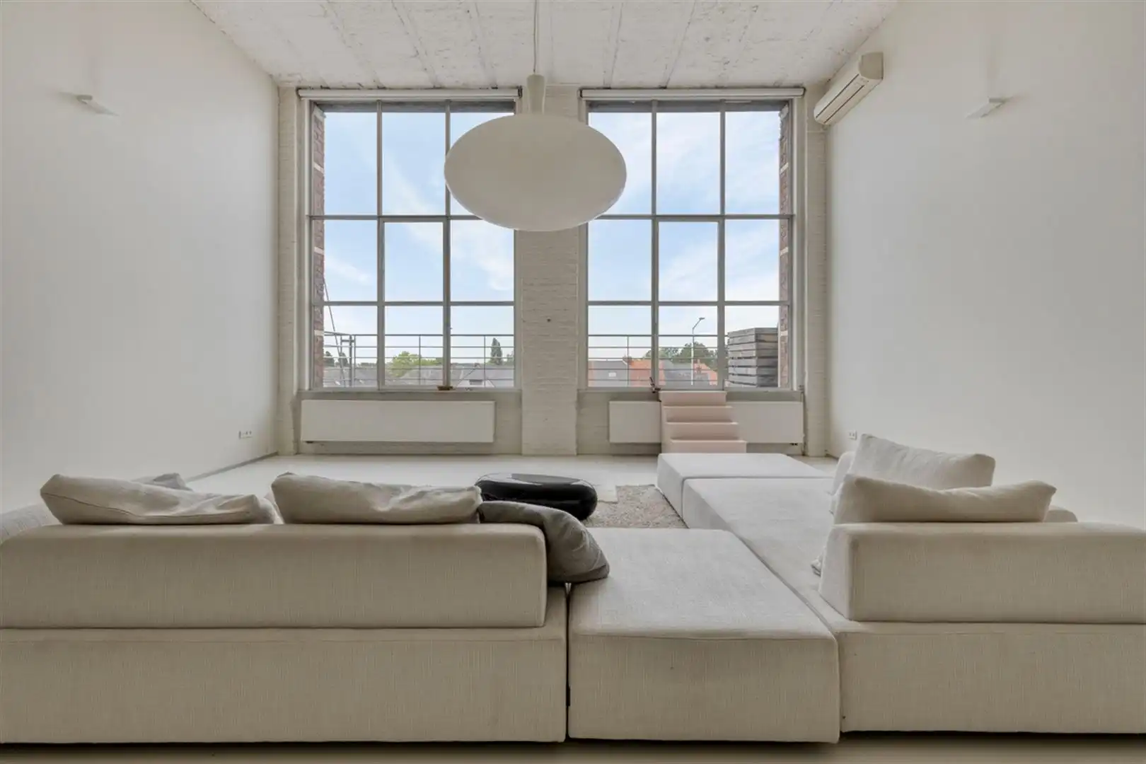 Trendy loft met 2 parkeerplaatsen foto 8