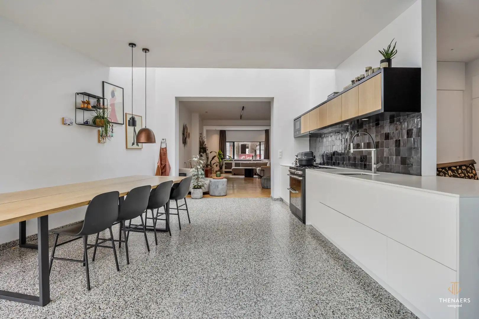 Stijlvol gerenoveerde karakterwoning nabij het centrum van Sint-Truiden. foto 11