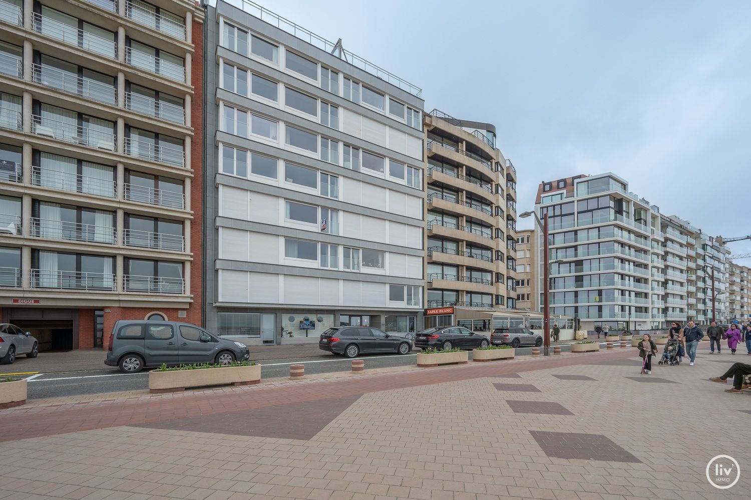 Prachtig gerenoveerd appartement met frontaal zeezicht gelegen op de Zeedijk-Albertstrand te Knokke. foto 21