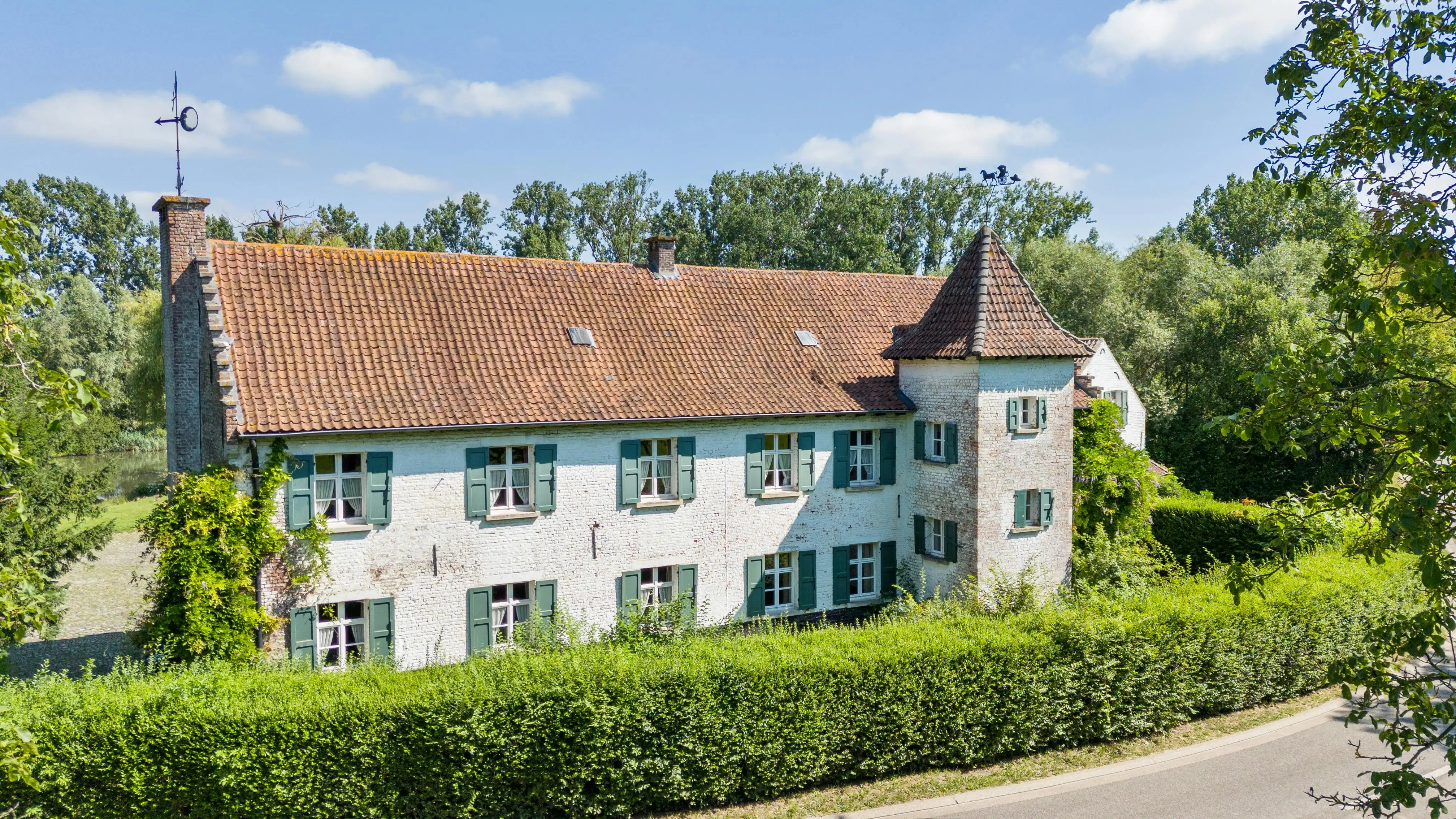 Historische kasteelhoeve en waterburcht te koop in Grimbergen  foto 3
