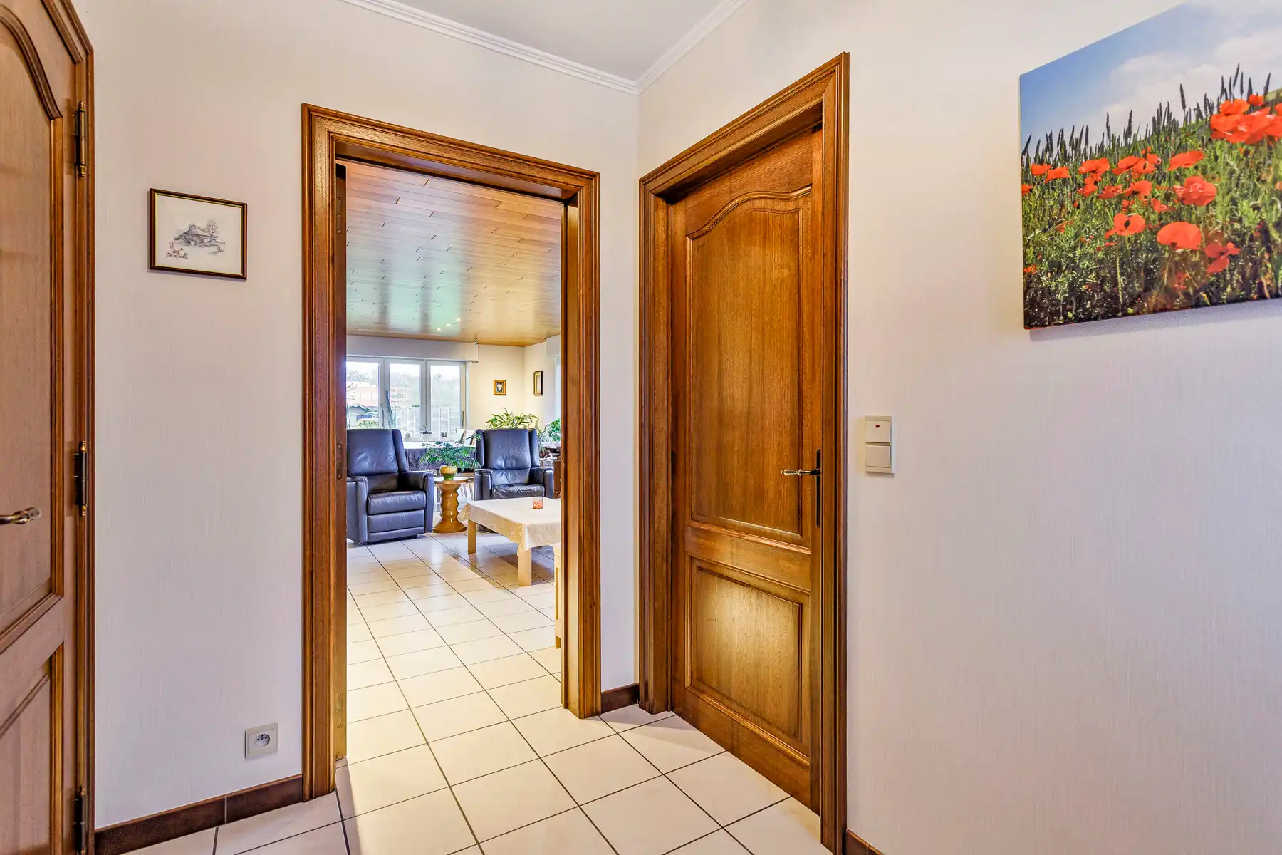 Gelijkvloerse gezinswoning met 4 slaapkamers en grote tuin foto 6