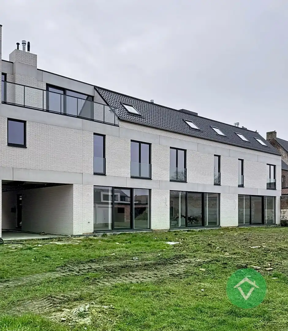 Volledig geschilderd Instapklaar appartement met garage in centrum Koekelare foto 28