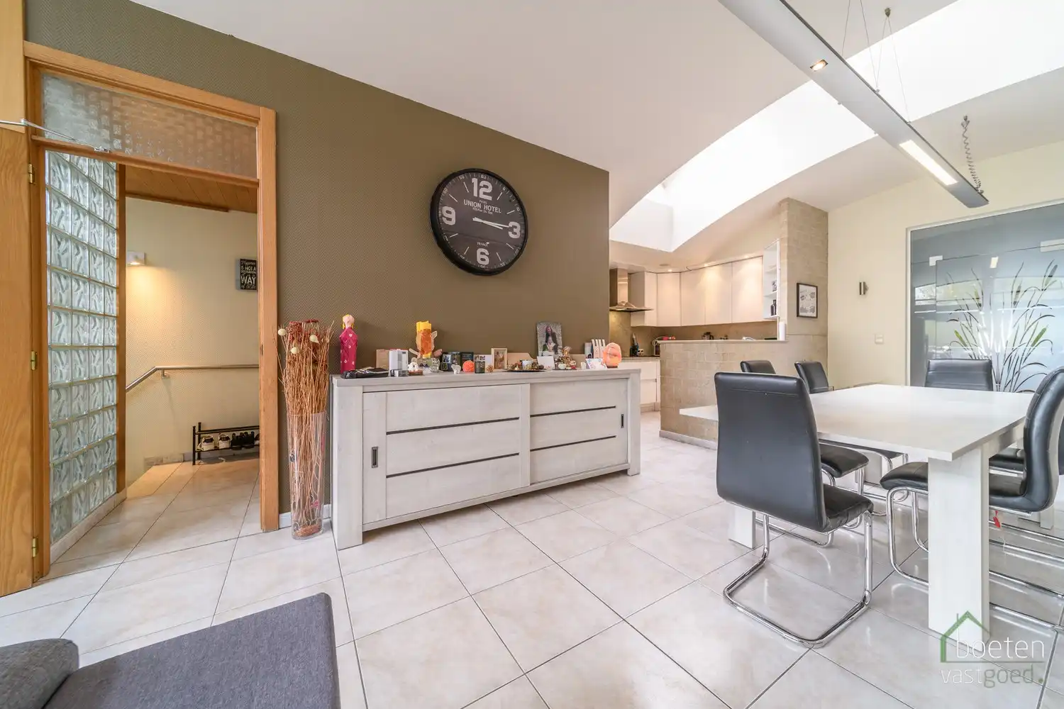 ALVERINGEM: instapklare beenhouwerij met woonst (4 slpks), ruim zonneterras/tuintje en garage in het hart van Alveringem. foto 16