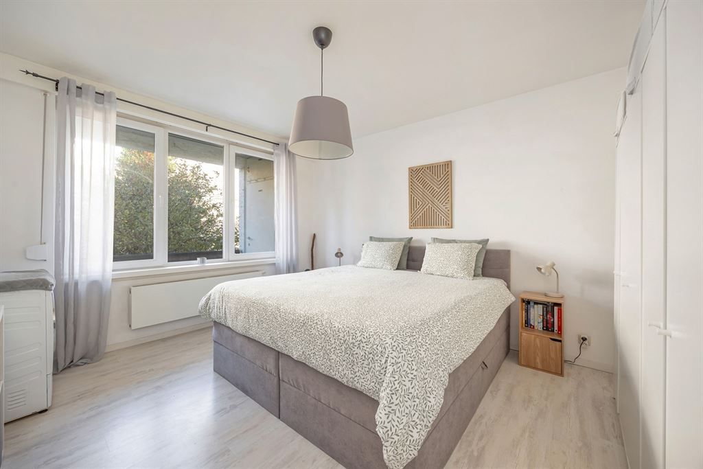 Instapklaar appartement met terras nabij Rivierenhof foto 11