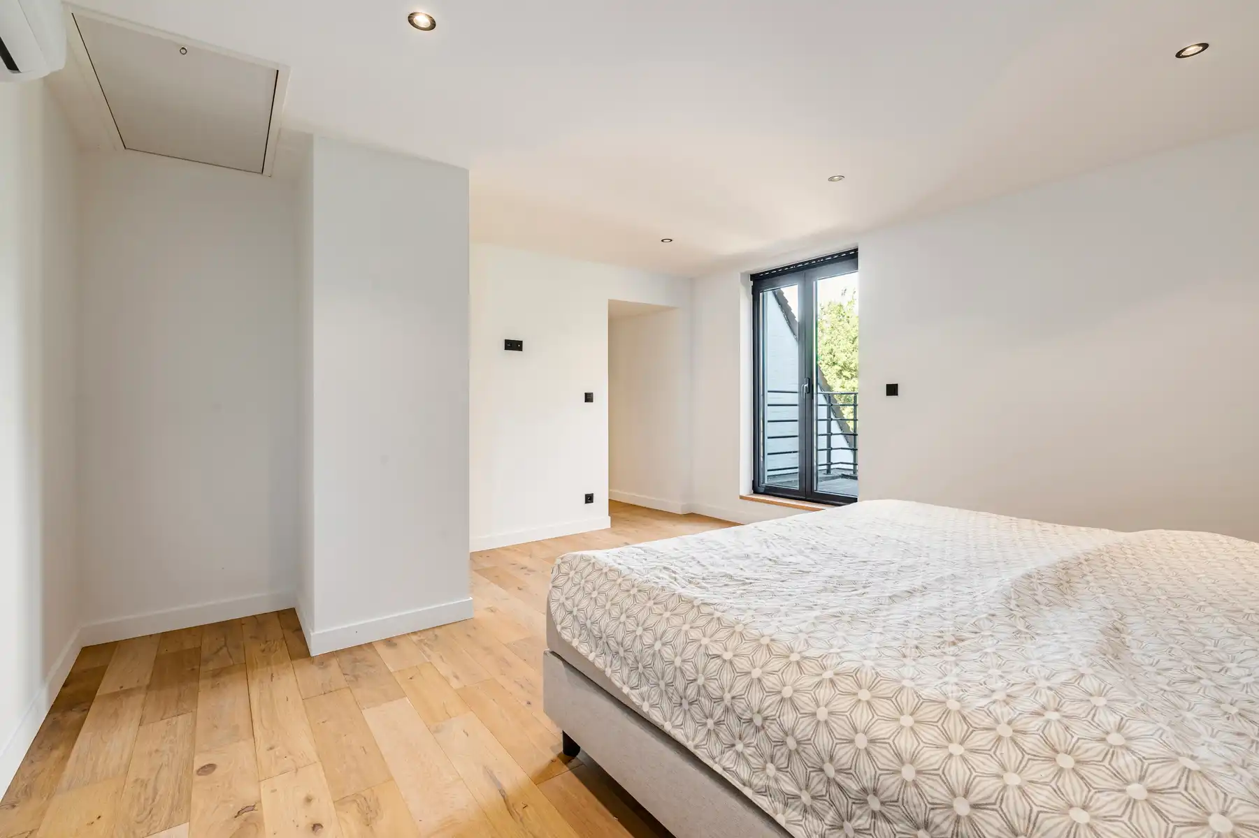 Gerenoveerde villa in een groene omgeving nabij alle invalswegen foto 21