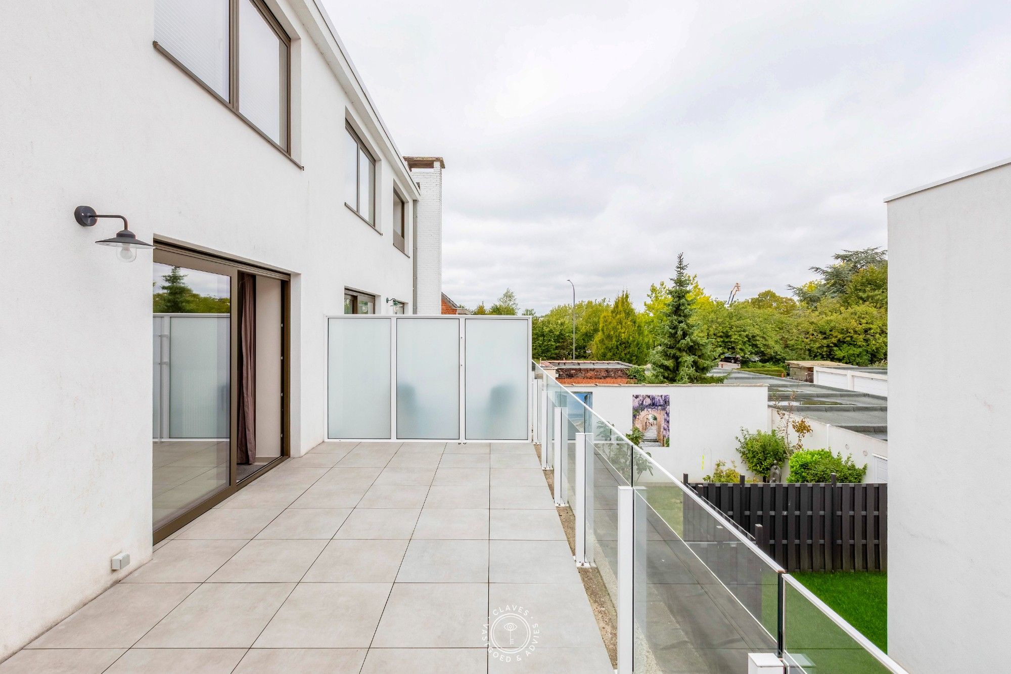 Modern appartement met 2 slaapkamers, groot terras en garagebox op centrale ligging in Sint-Niklaas foto 2