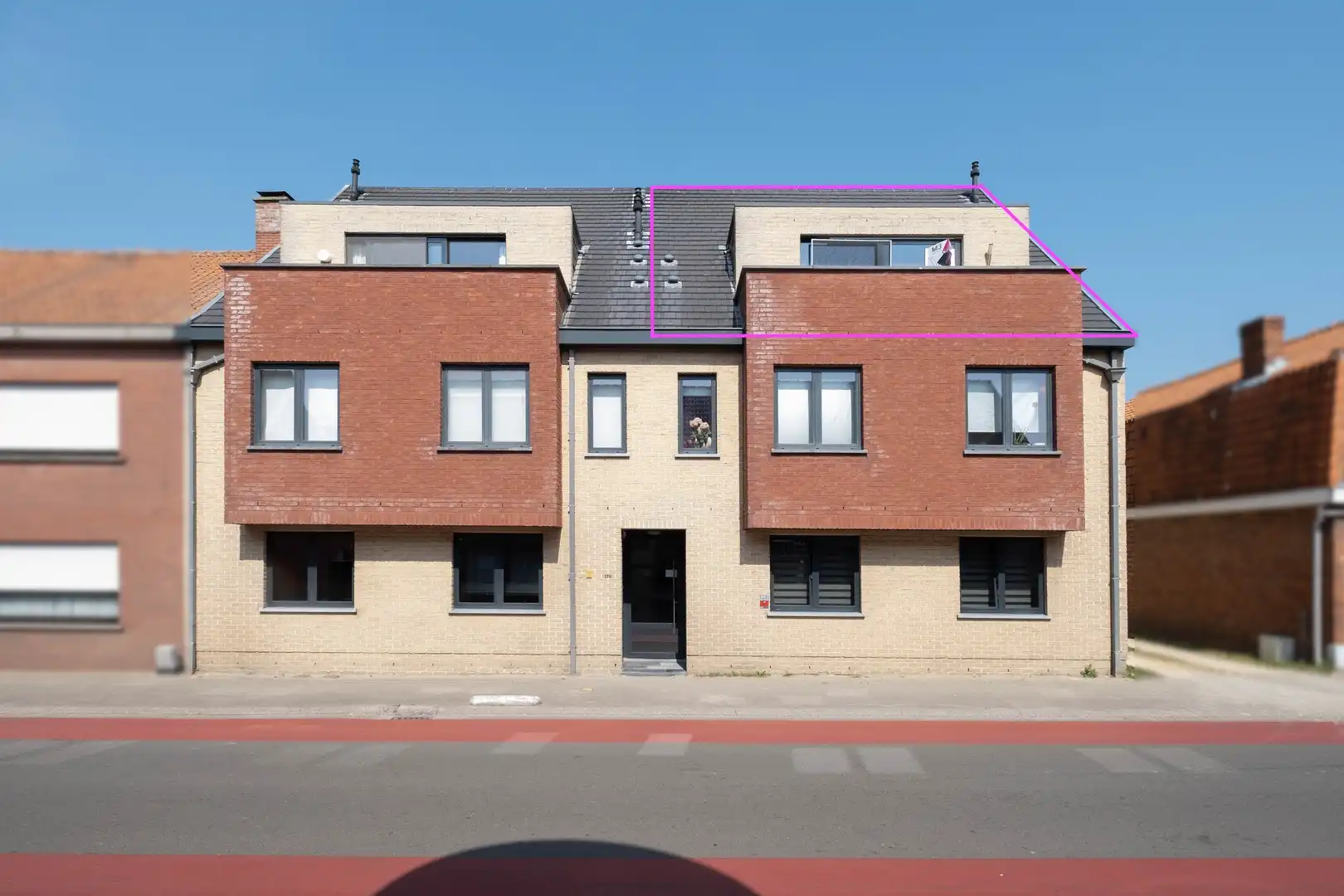 Modern duplex appartement met 2 slaapkamers foto {{pictureIndex}}