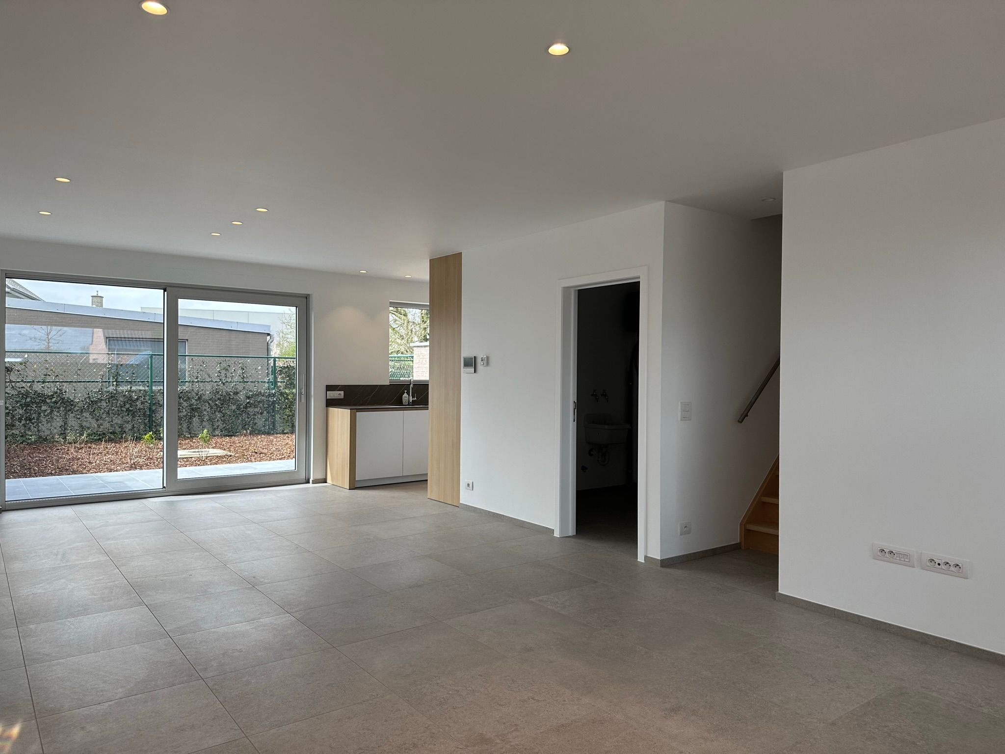 Recente nieuwbouwwoning met 4 slaapkamers foto 3