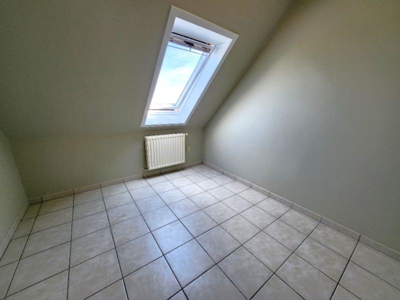 Tweeslaapkamer appartement mét garage in het centrum van Sint-Baafs-Vijve ZONDER SYNDICKOSTEN! foto 7