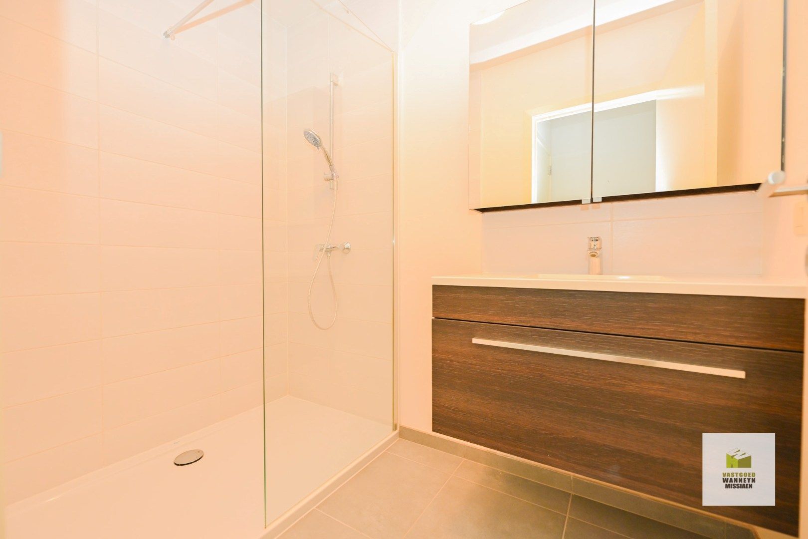 Gelijkvloers appartement met 2 slaapkamers, 2 badkamers en terras foto 10