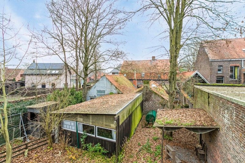 2 grondig te renoveren/te slopen woningen te koop in centrum Vichte vlakbij kasteel Beukenhof! foto 4
