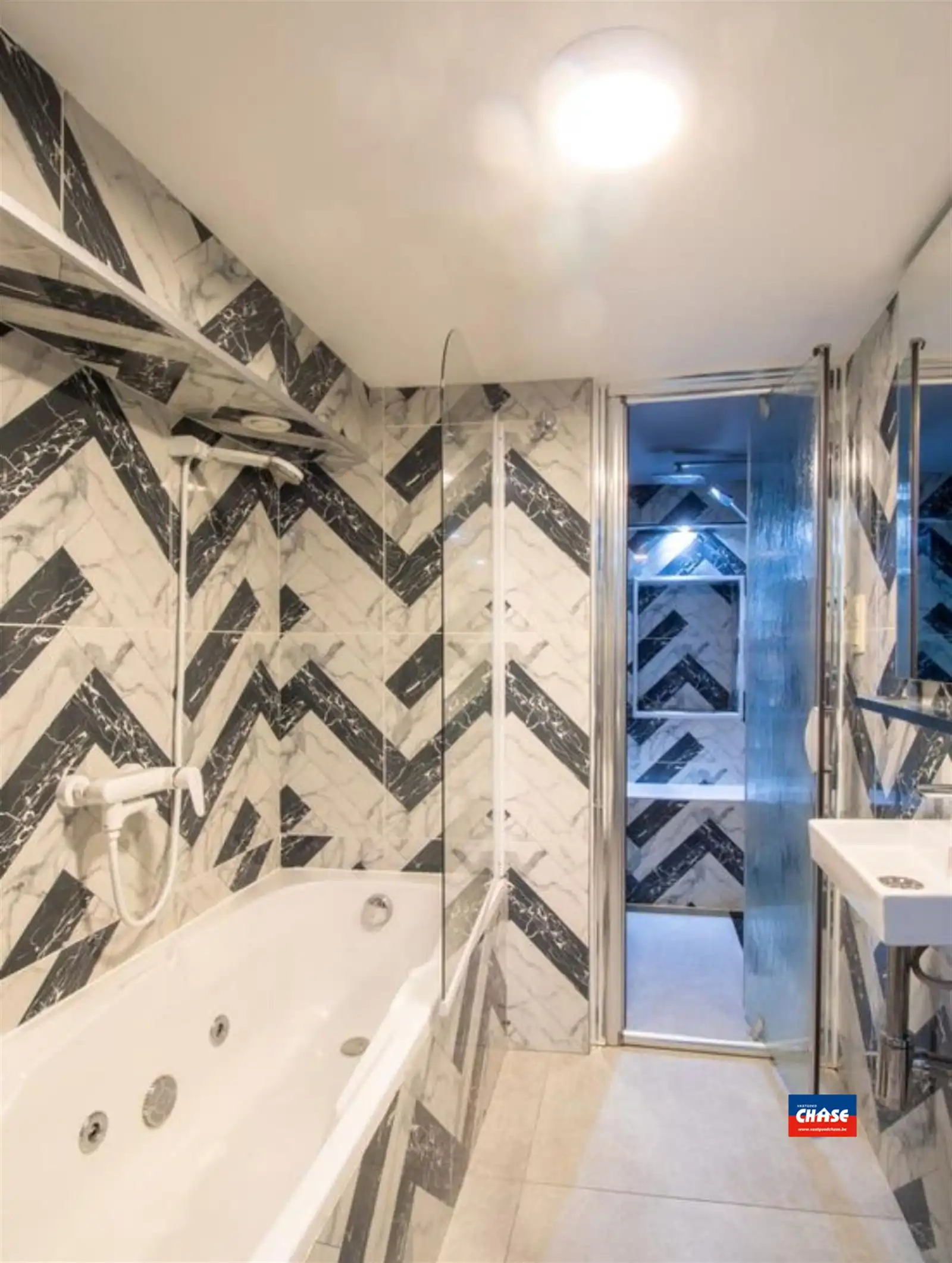 Instapklare bel-étage met 2 slpks, garage en tuin foto 17