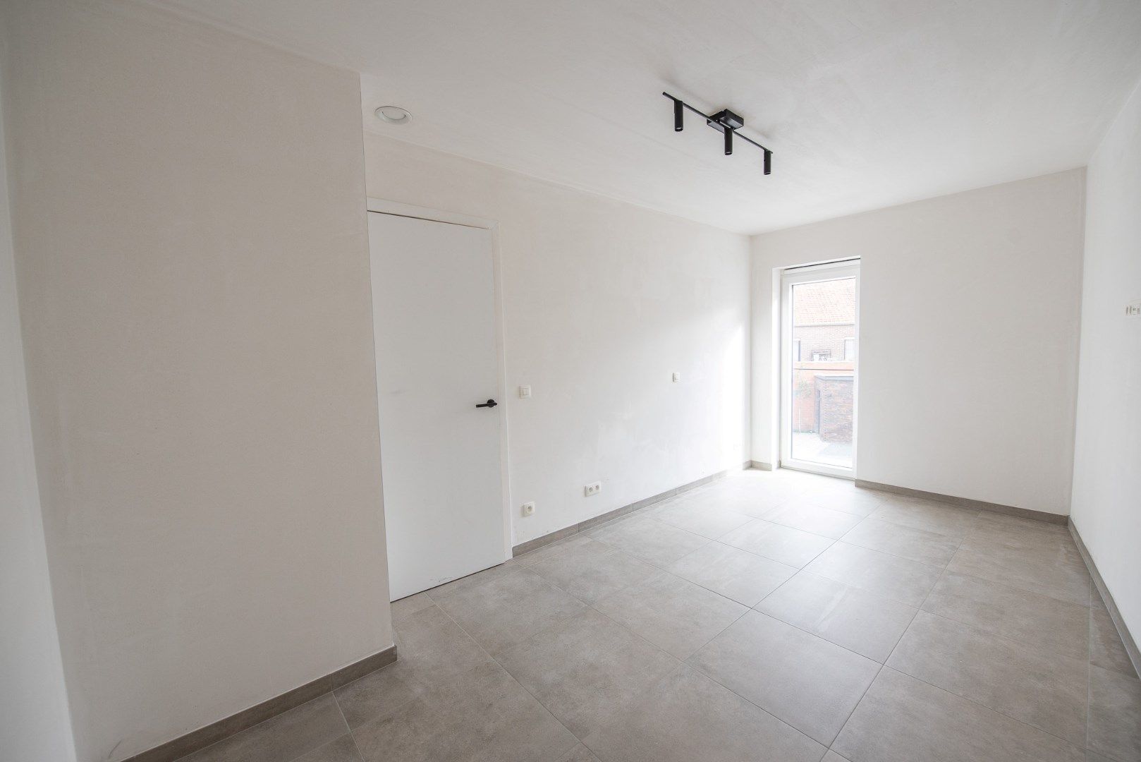 Kwalitatief afgewerkt nieuwbouwappartement TE KOOP in het hartje van Sint-Eloois-vijve!! foto 12