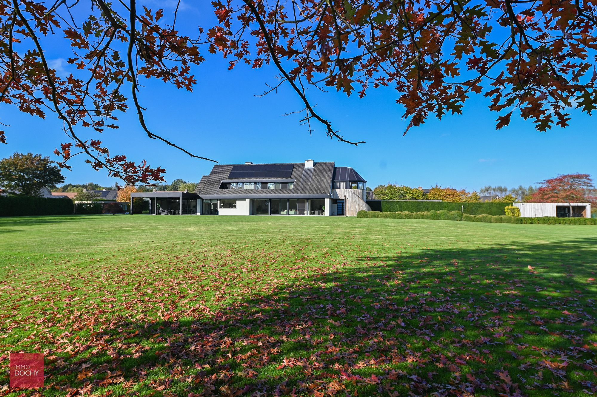 Instapklaar villa-landhuis met uniek groen landschap te Gullegem foto 3