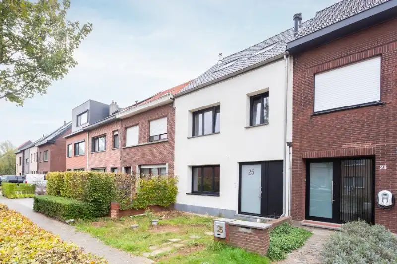 Ruime gezinswoning in rustige straat! foto 2