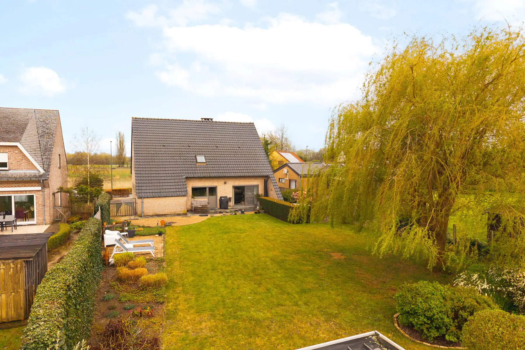 Ruime, instapklare woning met mooie tuin in groene omgeving foto 27