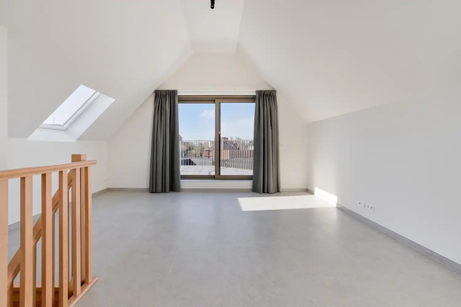 Nieuwbouw duplex appartement met terras foto 4
