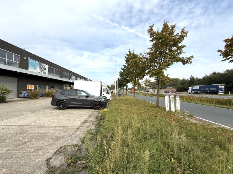 Moderne KMO-unit met magazijn en kantoorruimte in Mariakerke foto 16