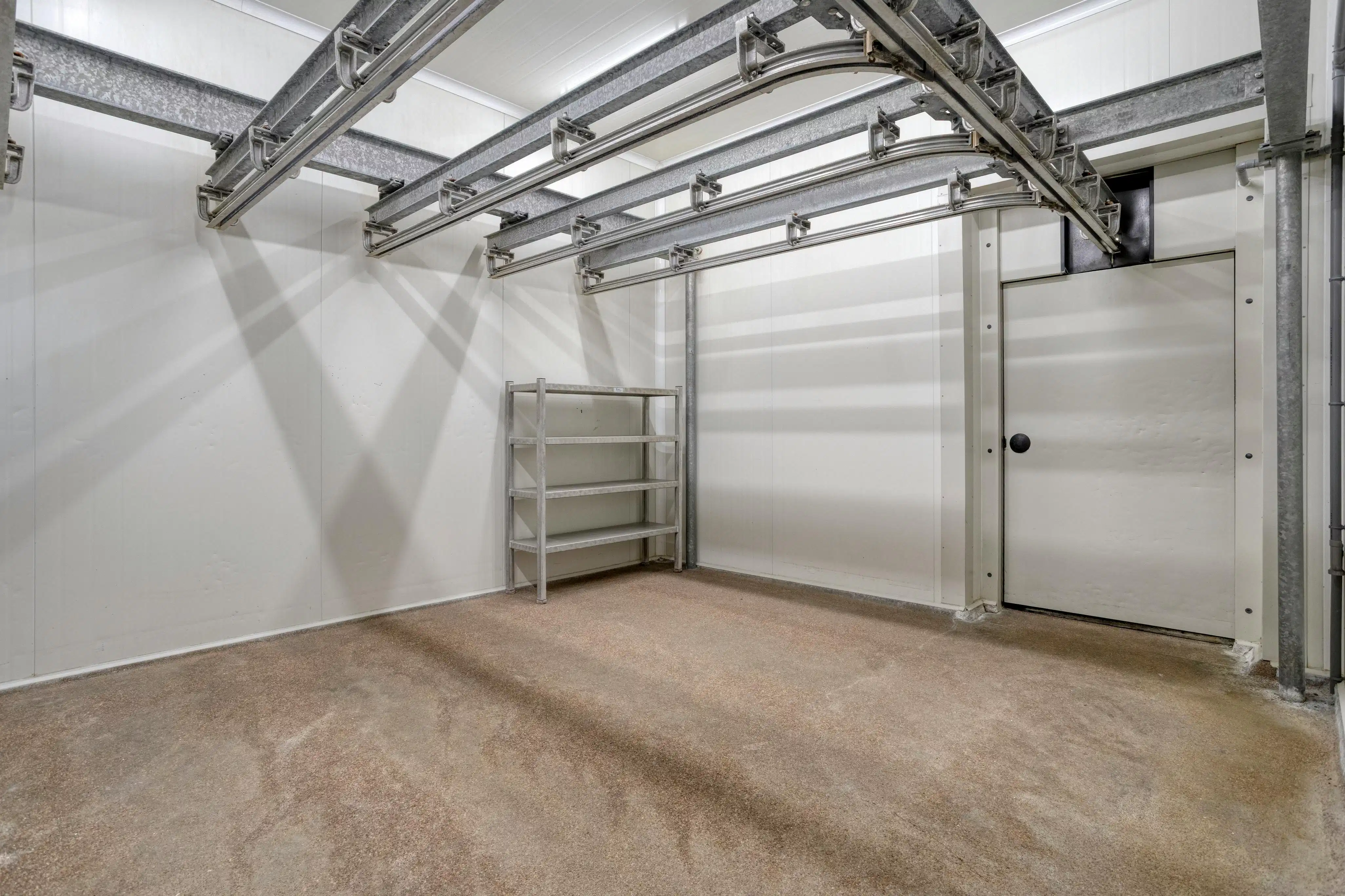 Ruime eigendom met woning, loods en extra bouwgrond foto 20