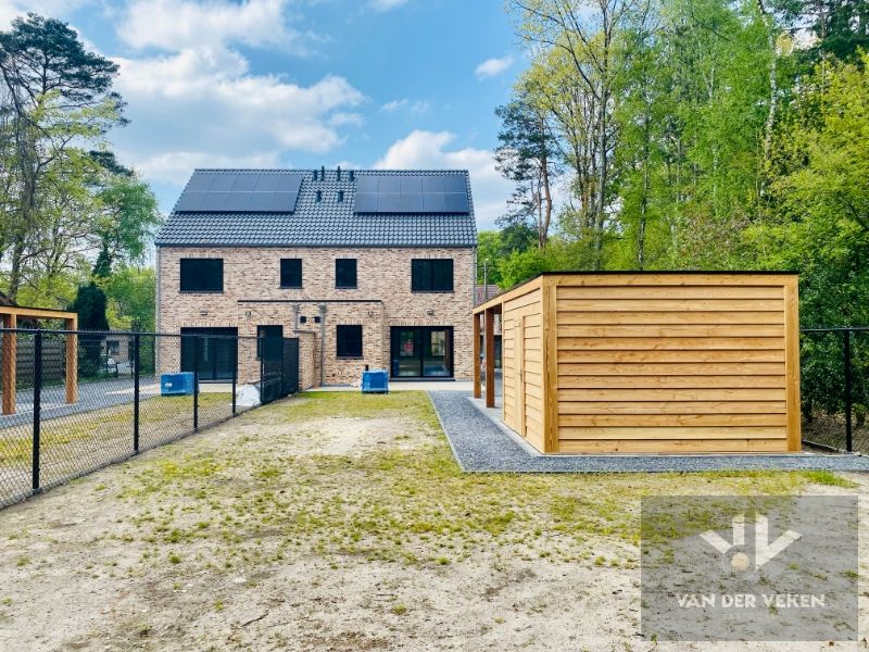 Uitzonderlijk mooi gelegen halfopen bebouwing. foto 12