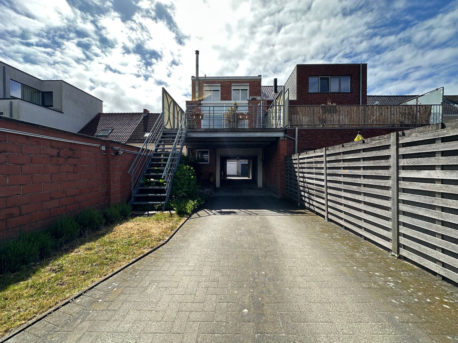 Ruime bel-étagewoning te huur met tuin en garagebox! foto 17