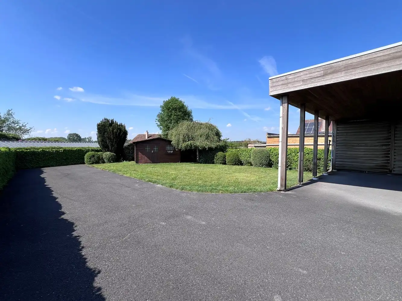 Instapklare woning met 4 slaapkamers, dubbele garage en loods foto 18