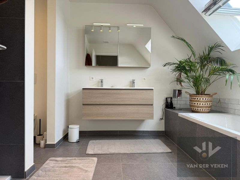 BIJNA ENERGIENEUTRALE WONING IN GODSHEIDE foto 9