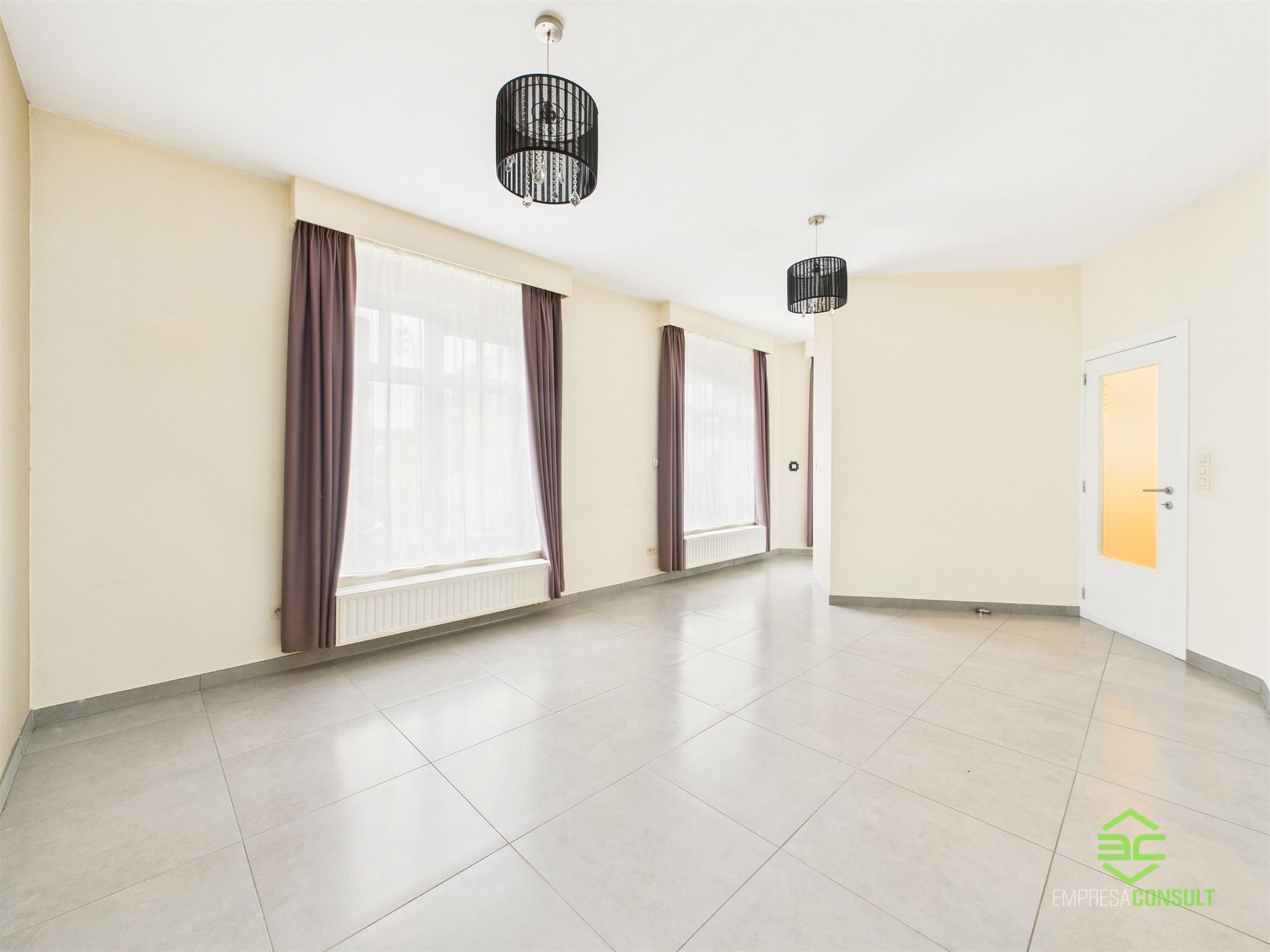 Interessant opbrengsteigendom met 4 app in het centrum! foto 5