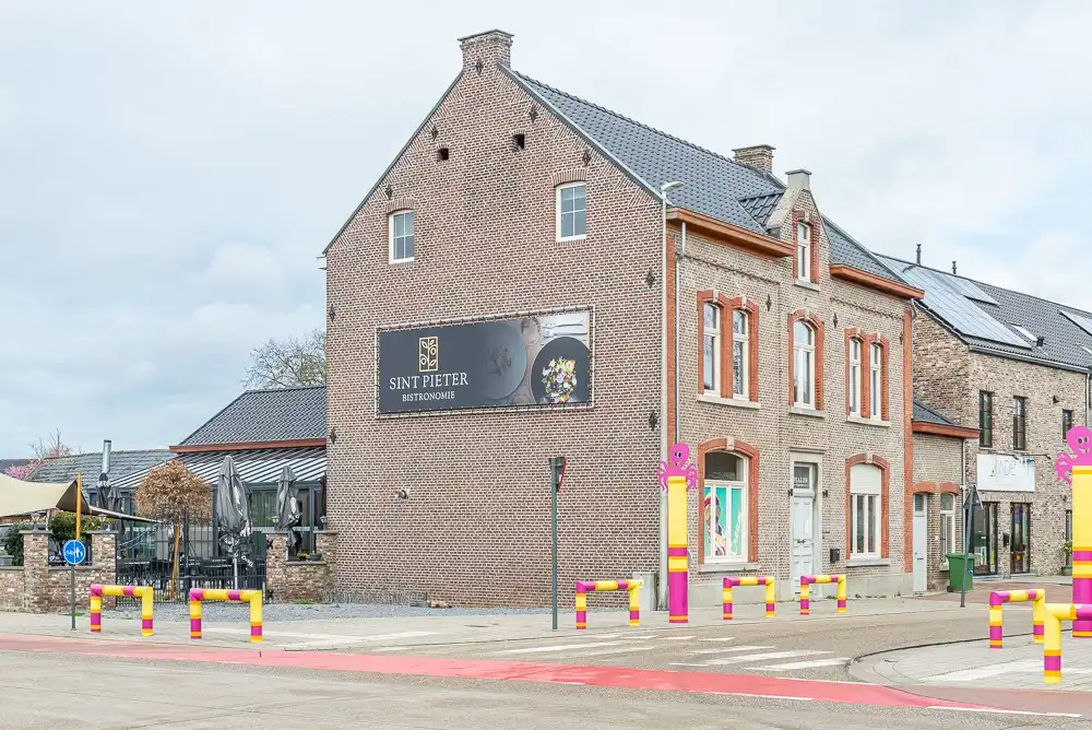 Brasserie met B&B Sint Pieter in het hart van Rekem foto 2